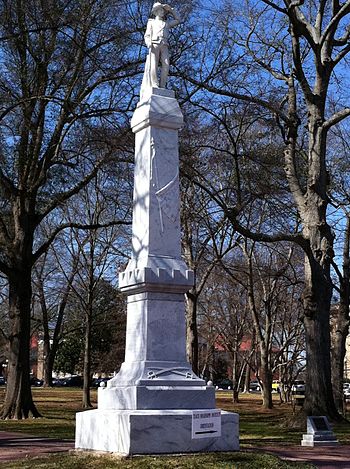 English: The Confederate Monument at the entra...
